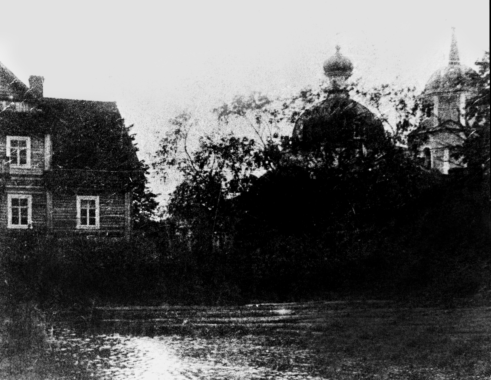 Дом священика около церкви. Начало ХХ века